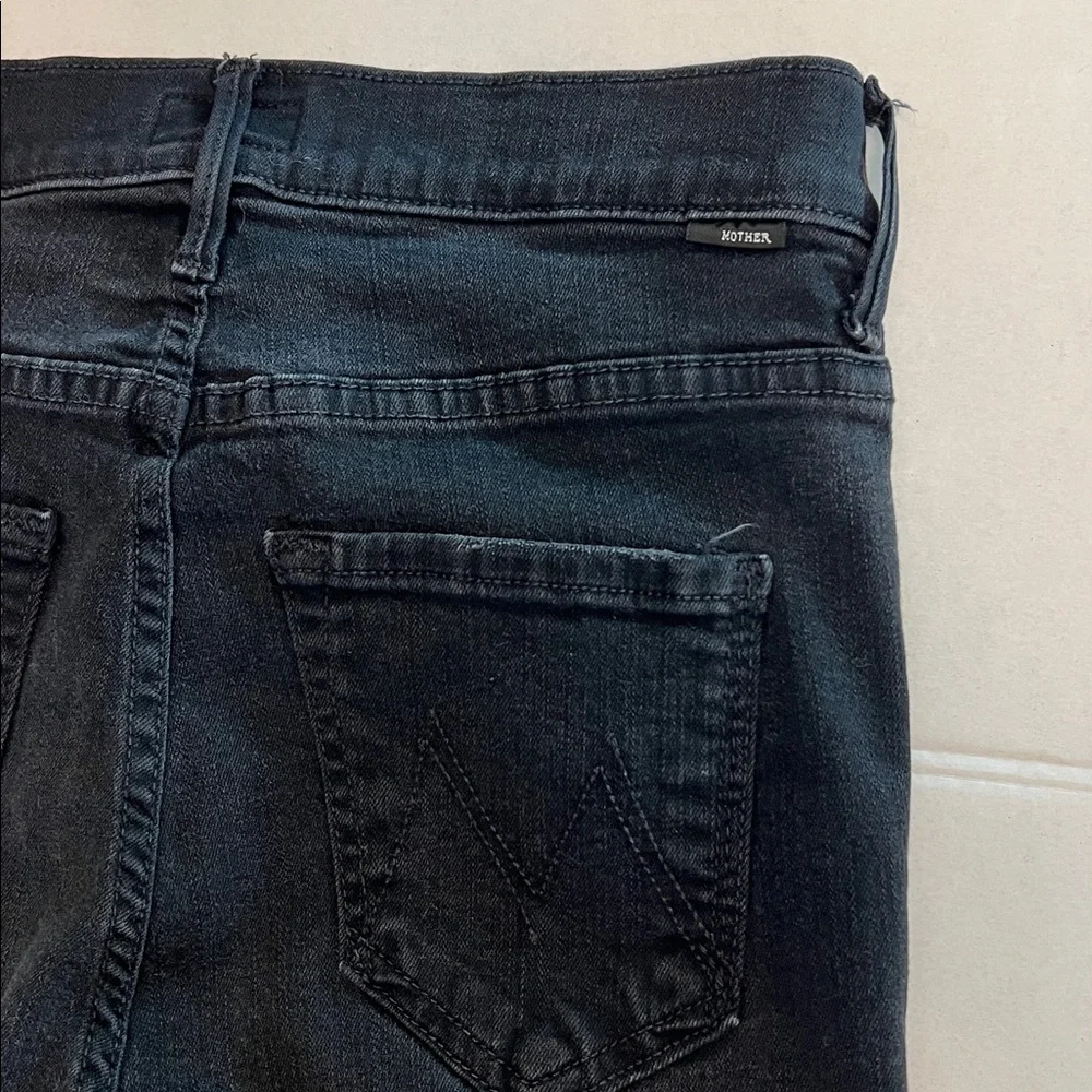 MOTHER THE MID RISE DAZZLER ANKLE BLACK JEANS IN NOT GUILY WASH SIZE 25